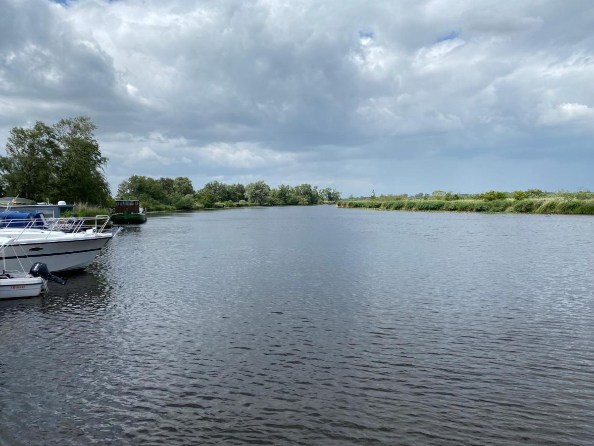 Schwimmpod An Der Peene Anklam Esterno foto